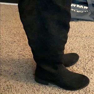 Plain knee high boots (calf bigger than normal)